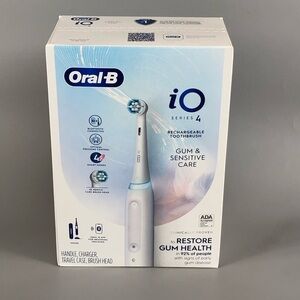 Oral-B iO Series 4 Rechargeable Toothbrush - White & Light Blue